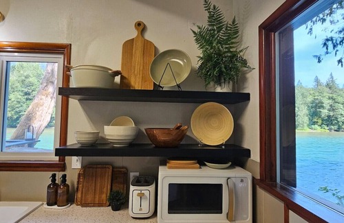 Marblemount House | Skagit Riverhouse Retreat- Dogs welcome