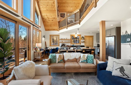 Sunday River Area House | Ski Castle Lodge luxe mountain retreat, 5 min to Sunday River. Safety certified.
