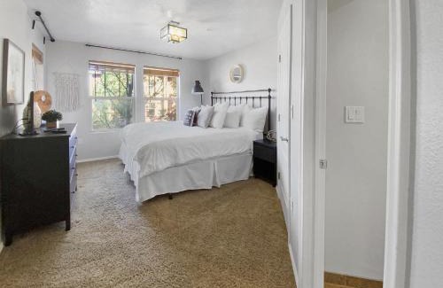 Park City Apartment | Ski Condo 1 mile to Deer Valley Gondola condo
