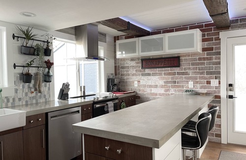 Sandy House | SKI HAUS WONDERLAND (3 MIN FROM PARK N RIDE BUS THAT TAKES U 2 ALTA & SNOWBIRD!)