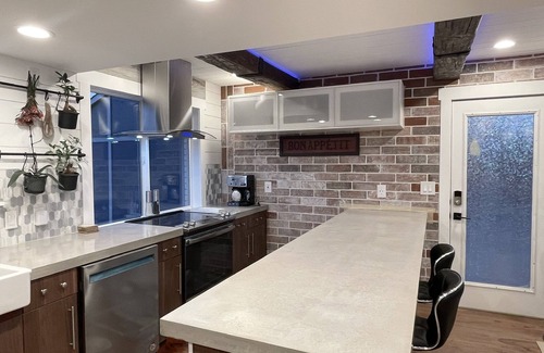 Sandy House | SKI HAUS WONDERLAND (3 MIN FROM PARK N RIDE BUS THAT TAKES U 2 ALTA & SNOWBIRD!)