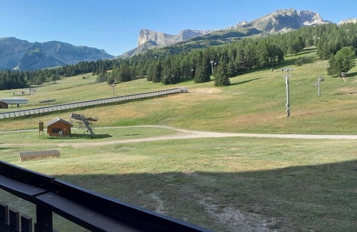 Saint-Etienne-en-Devoluy Apartment | Ski in and ski out apartment Superdévoluy