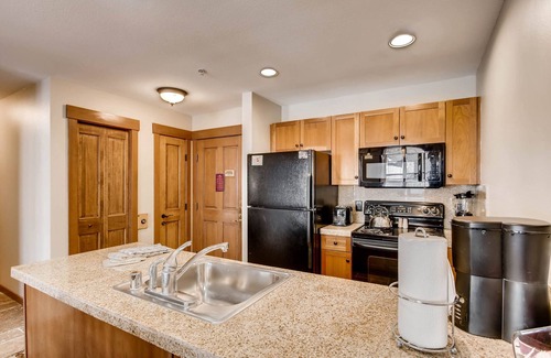 Copper Mountain Condo | Ski-in/out Center Village, 1 Bdrm Penthouse Condo w/Hot Tub