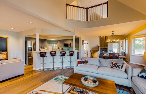 Sunday River Area Condo | Ski-in/out, dog-friendly townhome with mountain views, hot tub & pool