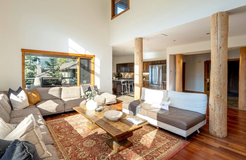 Nordic Estates House | Ski-In/Out | Fully Renovated 6BR | Hot Tub | Sauna | Media Room | Garage | Managed by Aloha Whistler