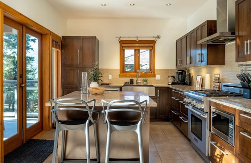 Nordic Estates House | Ski-In/Out | Fully Renovated 6BR | Hot Tub | Sauna | Media Room | Garage | Managed by Aloha Whistler