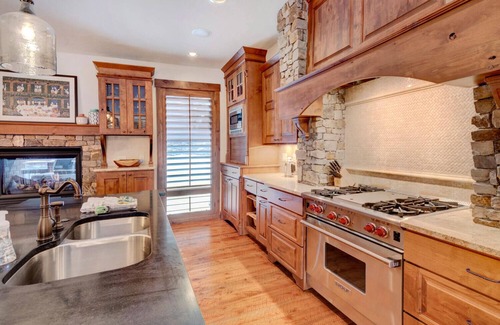 Winter Park House | Ski In Out Luxury Villa 452 I Private Hot Tub I Great Views I Best Price I Discounted Attractions