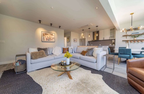 Aspen Apartment | Ski-in/out! Renovated 3BR Aspen Condo