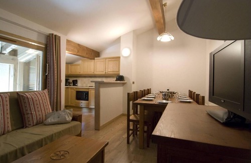 Pralognan-la-Vanoise Apartment | Ski-in/ski-out & foot of the slopes, tv, ski locker, 55m², Pralognan-la-Vanoise