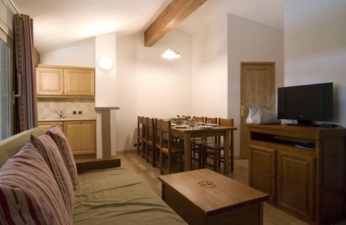 Pralognan-la-Vanoise Apartment | Ski-in/ski-out & foot of the slopes, tv, ski locker, 55m², Pralognan-la-Vanoise