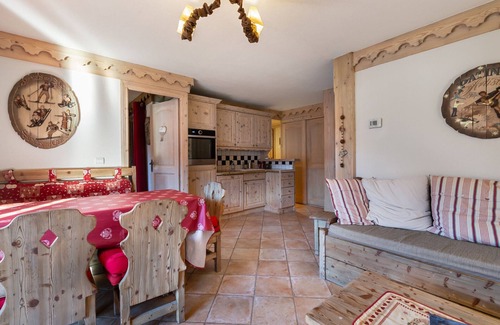 Meribel Village Apartment | Ski-In/Ski-Out Apartment with Terrace, Spa & Pool Access in Méribel