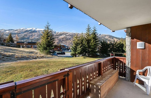 Meribel Village Apartment | Ski-In/Ski-Out Apartment with Terrace, Spa & Pool Access in Méribel