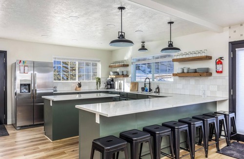 Brian Head Cabin | Ski in/Ski out cabin. 5 bedrooms. 4 king beds. Bunk room. Fast WiFi. Sleeps 25+