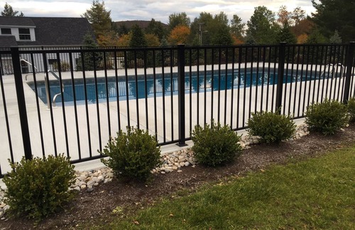 West Dover Condo | Ski-in-Ski-Out Condo Located on Mount Snow