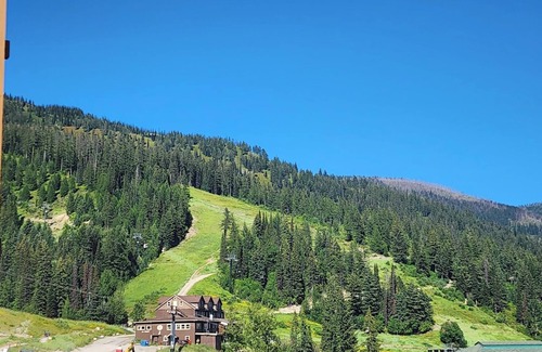Whitefish Condo | Ski-In/Ski-Out Condo with Valley Views