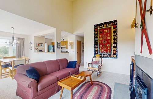 Warren Condo | Ski-in/ski-out condo w/balcony, mountain and valley views, pool, fireplace