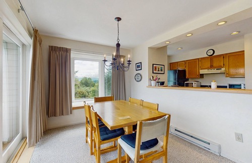 Warren Condo | Ski-in/ski-out condo w/balcony, mountain and valley views, pool, fireplace