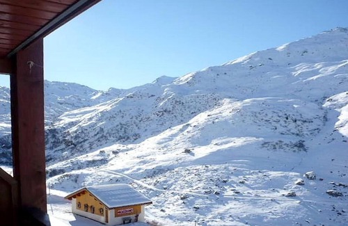 Les Bruyeres Apartment | Ski-in/ski-out & foot of the slopes, 5th floor, balcony, tv, ski locker, 40m², Les Menuires