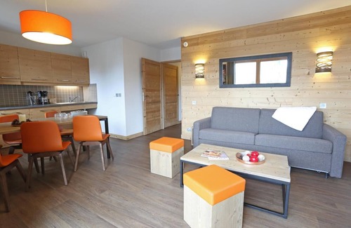 Les Menuires Apartment | Ski-in/ski-out & foot of the slopes, fitness, swimming pool, terrace, balcony, tv, ski locker