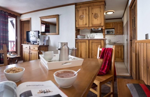 Val-Thorens Apartment | Ski-in/ski-out & foot of the slopes, fitness, tv, ski locker, 60m², Val Thorens