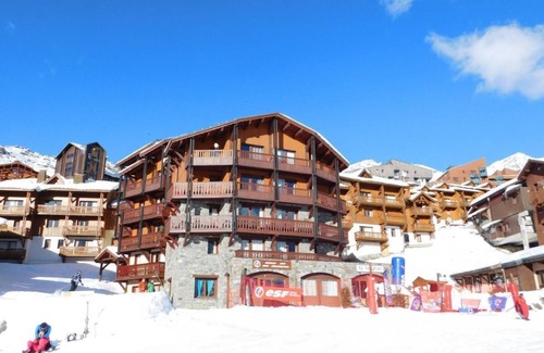 Val-Thorens Apartment | Ski-in/ski-out & foot of the slopes, fitness, tv, ski locker, 60m², Val Thorens