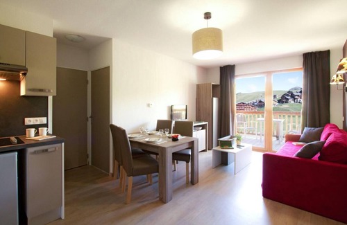 Plagne Soleil Apartment | Ski-in/ski-out & foot of the slopes, fitness, terrace, balcony, tv, ski locker, 32m², La Plagne