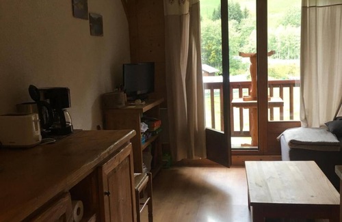 Beaufort Apartment | Ski-in/ski-out & foot of the slopes, 1st floor, balcony, parking, tv, ski locker, 36m²