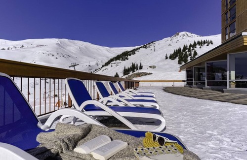 Orcieres-Merlette Hotel | Ski-in/ski-out & foot of the slopes, view mountain/resort, tv, ski locker, 16m²