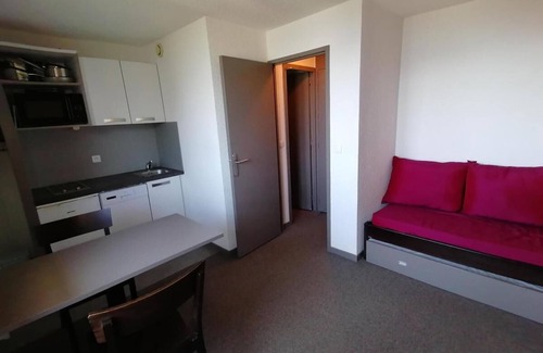 Montalbert Apartment | Ski-in/ski-out & foot of the slopes, 2nd floor, view valley, balcony, tv, ski locker, 19m²