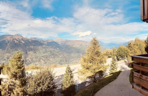 Montalbert Apartment | Ski-in/ski-out & foot of the slopes, 2nd floor, view valley, balcony, tv, ski locker, 19m²