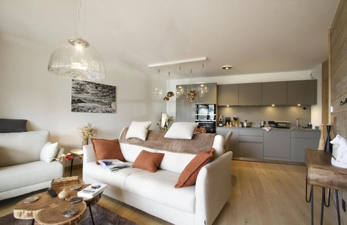 Bergers Apartment | Ski-in/ski-out & foot of the slopes, swimming pool, balcony, parking, tv, ski locker, 60m²