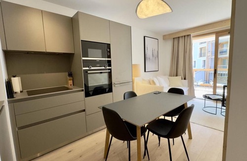 Bergers Apartment | Ski-in/ski-out & foot of the slopes, swimming pool, terrace, parking, tv, ski locker, 43m²