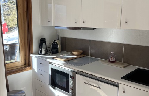 Meribel-Mottaret Apartment | Ski-in ski-out apartment located due south rental from Sunday to Sunday