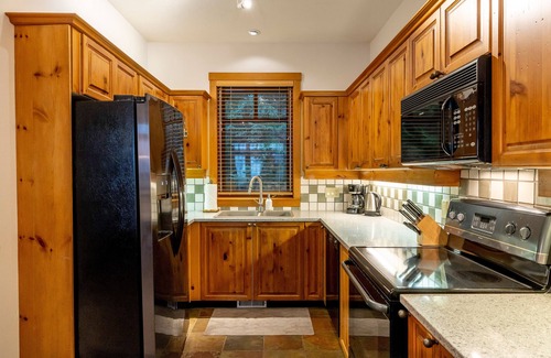 Nordic Estates House | Ski-In/Ski-Out | Private Hot Tub | Garage | Mountain Views | Managed by Aloha Whistler