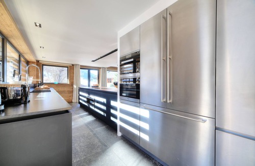 Les Houches Ski Chalet | Ski in/Ski out stunning modern chalet with indoor pool and spa