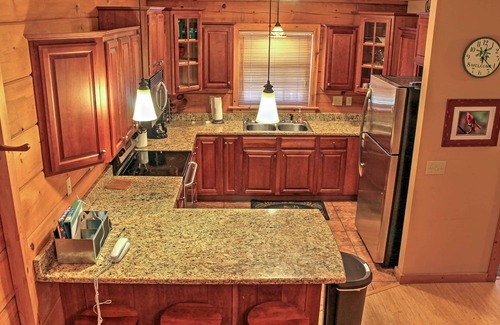 Snowshoe House | Ski-In/Ski Out Townhome w/Beautiful View w/Hot Tub.