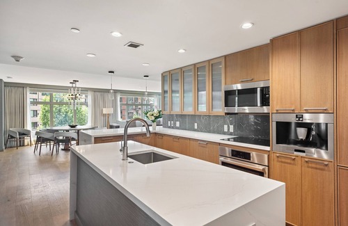 Snowmass Village Condo | Ski In Ski Out Penthouse in Luxury Resort - Stunning 3 Bedroom