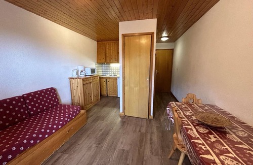 Meribel Apartment | Ski-In Studio for 2-4 People with Pool Access, 20m from Slopes, Méribel