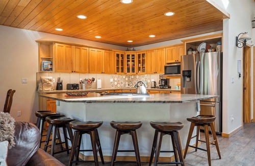 Old Town House | ☼ Ski Resort Views From Deck | Slopeside 202 | Private Hot Tub