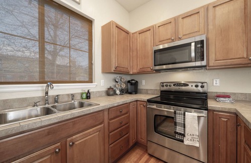 Grand Lake House | Ski-side townhouse w/hot tub & views