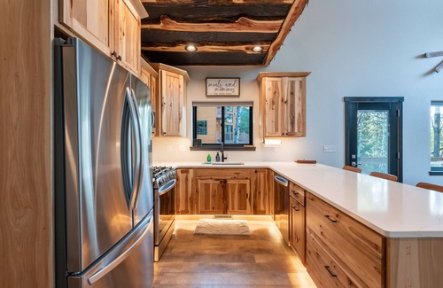 Lead Cabin | Ski, Snowboard, ATV Destination! Hot tub, trailer parking, EV charger!