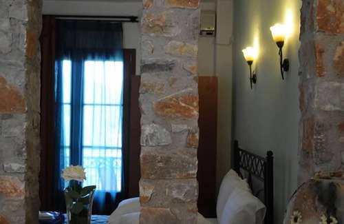 Troulos House | Skiathos Island Suites