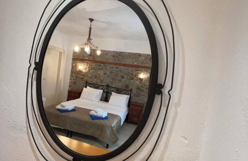 Troulos House | Skiathos Island Suites