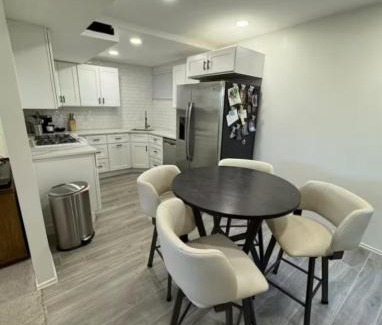 Holladay House | Skiing, Stocked Kitchen, 80in TV, Backyard, WD