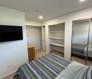 Holladay House | Skiing, Stocked Kitchen, 80in TV, Backyard, WD