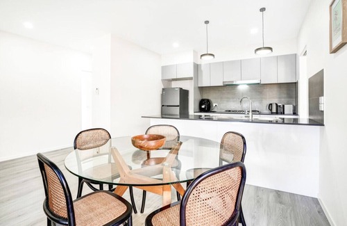 Trinity Beach House | Skippers Rest- Modern 5-Bedroom Coastal Retreat with Pool – Ideal for Families & Groups!