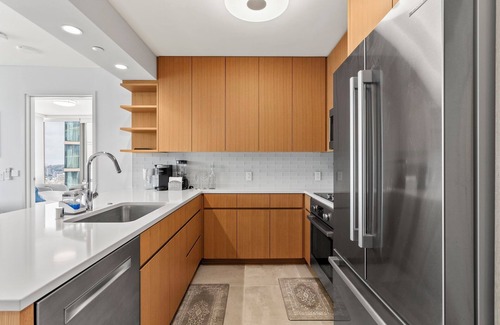 Ala Moana Condo | Sky Ala Moana 3509: 2 BR, 2 BA Condominium in Honolulu, Sleeps 4