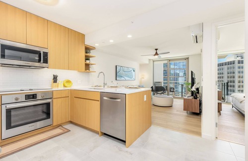 Ala Moana Condo | Sky Ala Moana Luxury Getaway with Ocean-City Views & Amazing Resort Amenities