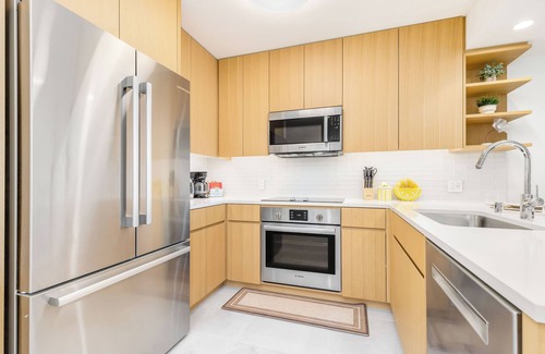 Ala Moana Condo | Sky Ala Moana Luxury Getaway with Ocean-City Views & Amazing Resort Amenities