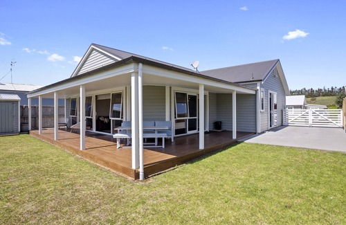 Waihi Beach House | Sky Blue Retreat - Waihi Beach Holiday Home